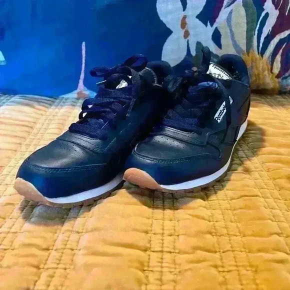 Reebok Men’s Classic Leather Sneaker, Navy, Size  6 - Picture 4 of 7